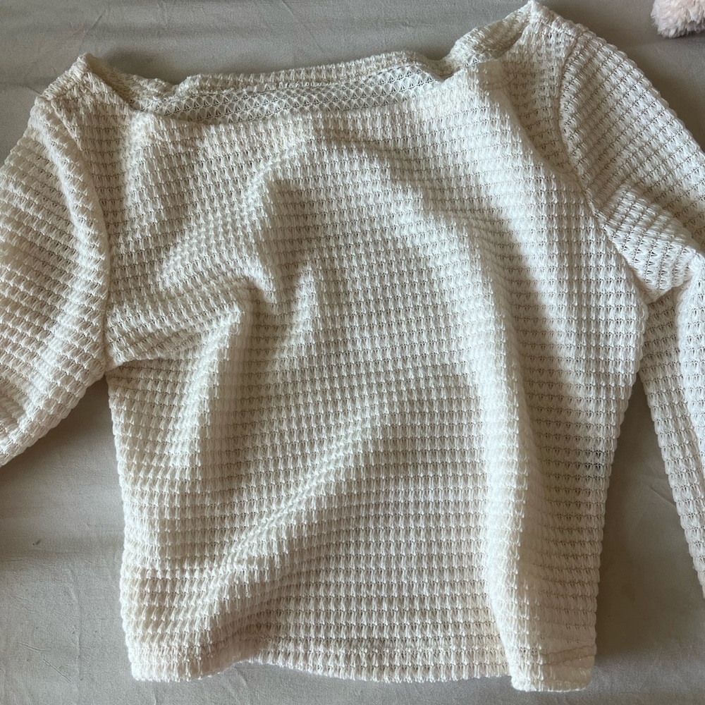 SHEER KNIT TOP